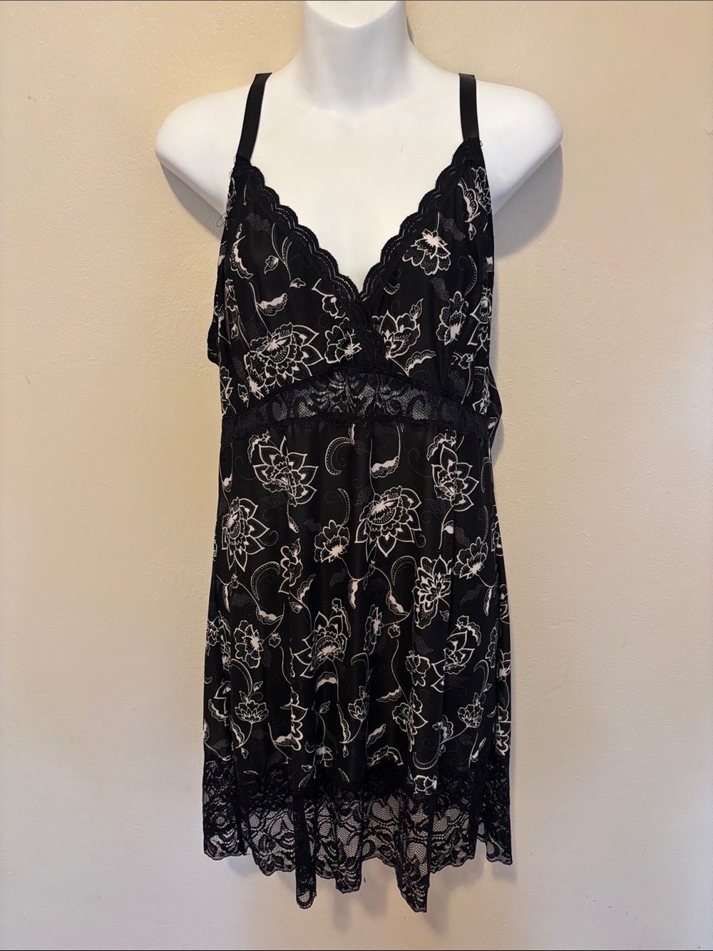 Delta Burke Black Chemise with White Floral Lace
